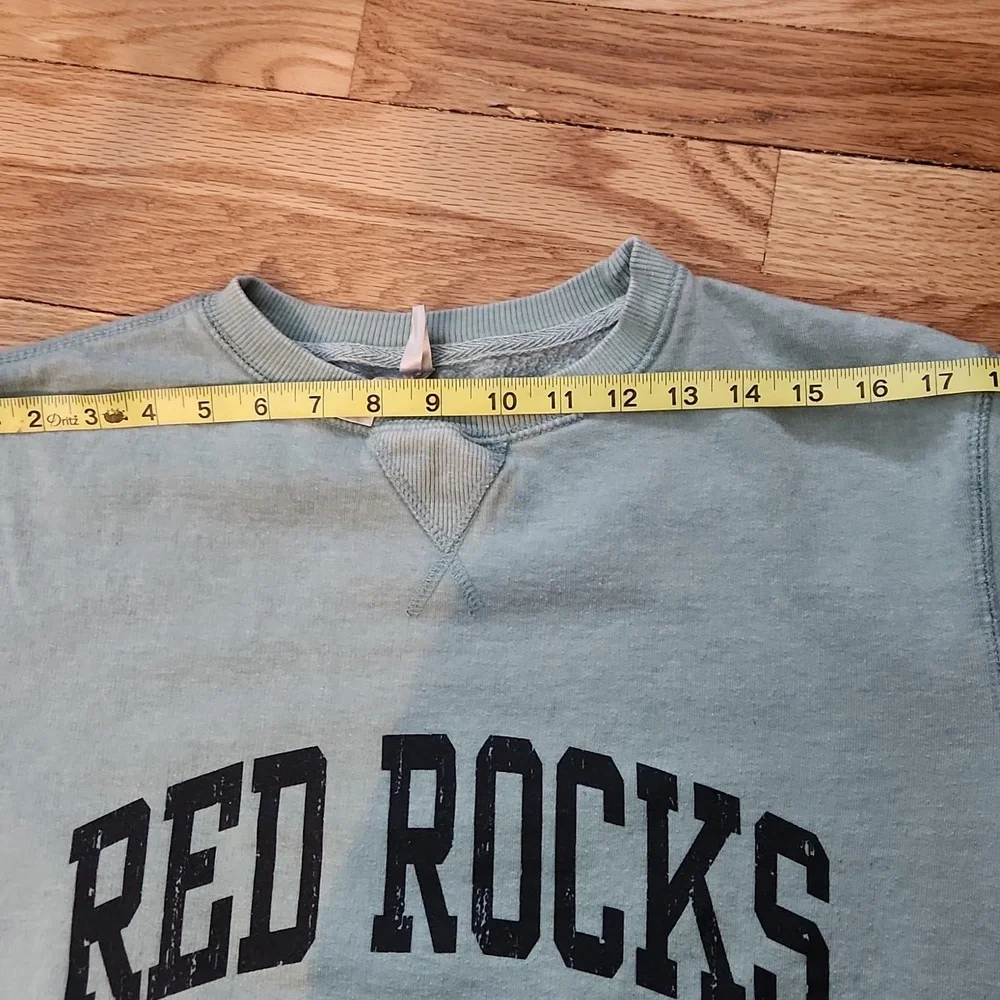 Red Rocks Amphitheatre Colorado Size Small Crew Neck Sweatshirt Light Green - Picture 9 of 13